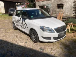 Weiß Gebraucht 2014 Skoda Fabia Kleinwagen | 5.000 €