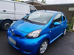 Blau Gebraucht 2011 Toyota Aygo Kleinwagen | 2.250 € (Guter Preis)