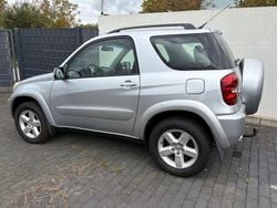 Silber Gebraucht 2005 Toyota RAV4 SUV | 7.500 € (Etwas zu teuer)