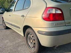 Grün Gebraucht 2002 Renault Mégane II Authentique Limousine | 999 € (Guter Preis)