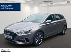Silky bronze / met Gebraucht 2022 Hyundai i30 Trend Limousine | 18.490 € (Fairer Preis)