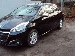 Schwarz Gebraucht 2017 Peugeot 208 Allure Kleinwagen | 6.500 € (Fairer Preis)