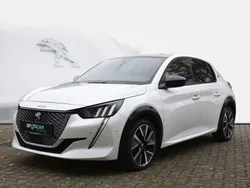 Perlmutt weiß Gebraucht 2021 Peugeot e-208 GT Kleinwagen | 16.690 € (Fairer Preis)