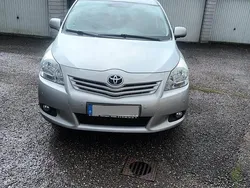 Grau Gebraucht 2012 Toyota Verso Van / Kleinbus | 6.000 € (Guter Preis)
