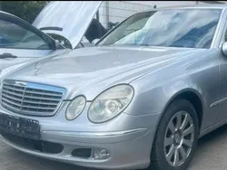 Silber Gebraucht 2003 Mercedes E220 Limousine | 3.000 € (Guter Preis)