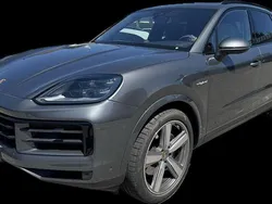 Grau Gebraucht 2023 Porsche Cayenne SUV | 93.700 € (Superpreis)