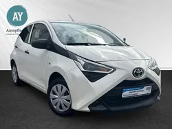 Weiß Gebraucht 2021 Toyota Aygo Kleinwagen | 8.250 € (Fairer Preis)