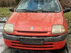 Rot Gebraucht 1999 Renault Clio II Kleinwagen | 250 €
