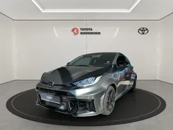 Silber Gebraucht 2024 Toyota Yaris Limousine | 52.333 €