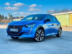 Blau Gebraucht 2021 Peugeot e-208 GT Kleinwagen | 16.990 € (Fairer Preis)