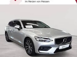 Silber Gebraucht 2022 Volvo V60 Momentum Kombi | 26.789 € (Fairer Preis)
