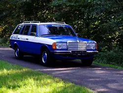 Blau Gebraucht 1982 Mercedes 240 Limousine | 21.000 €