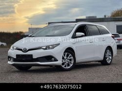 Weiß Gebraucht 2016 Toyota Auris Touring Sports Comfort Kombi | 12.495 € (Guter Preis)