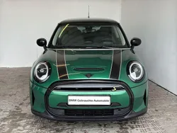British racing green metallic Gebraucht 2022 Mini Cooper SE Kleinwagen | 18.444 € (Fairer Preis)