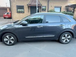 Grau Gebraucht 2017 Kia Niro SUV | 16.399 € (Fairer Preis)