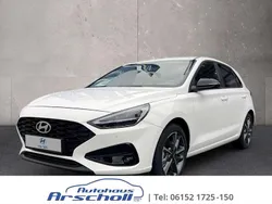Weiss Gebraucht 2024 Hyundai i30 Advantage Limousine | 22.490 € (Guter Preis)