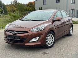 Braun Gebraucht 2013 Hyundai i30 Classic Limousine | 5.890 € (Guter Preis)