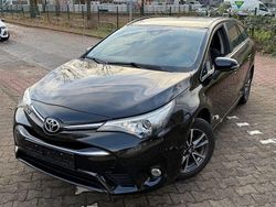 Schwarz Gebraucht 2016 Toyota Avensis Comfort Kombi | 10.999 € (Guter Preis)