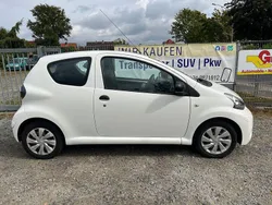 Weiß Gebraucht 2012 Toyota Aygo Basis Kleinwagen | 2.900 € (Fairer Preis)