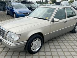 Grau Gebraucht 1994 Mercedes E200 Limousine | 3.250 €