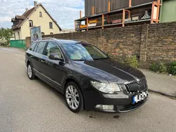 Grau Gebraucht 2011 Skoda Superb Kombi | 4.300 € (Superpreis)