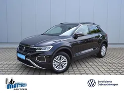 Schwarz (deep black perleffekt) Gebraucht 2024 VW T-Roc Life SUV | 24.339 € (Fairer Preis)