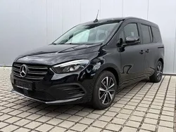 Schwarz Gebraucht 2023 Mercedes T180 Progressive Van / Kleinbus | 27.990 € (Fairer Preis)