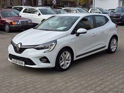 Weiss Gebraucht 2022 Renault Clio V Business Limousine | 16.490 € (Fairer Preis)