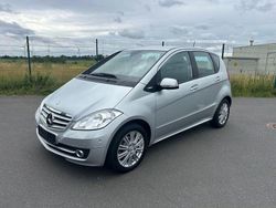 Silber Gebraucht 2011 Mercedes A180 Elegance Van / Kleinbus | 11.900 €