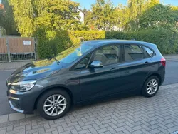 Grau Gebraucht 2016 BMW 220 Active Tourer Sport Line Van / Kleinbus | 13.800 € (Guter Preis)