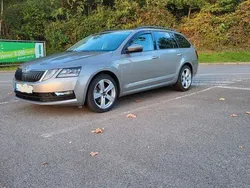 Grau Gebraucht 2018 Skoda Octavia Clever Kombi | 18.000 € (Etwas zu teuer)