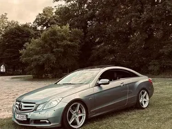 Grau Gebraucht 2009 Mercedes E500 Coupé | 14.900 €