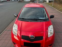 Rot Gebraucht 2007 Toyota Yaris Limousine | 2.600 € (Fairer Preis)
