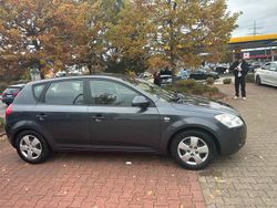 Grau Gebraucht 2008 Kia Ceed Kleinwagen | 2.900 €