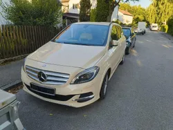 Beige Gebraucht 2016 Mercedes B200 Van / Kleinbus | 9.999 € (Guter Preis)
