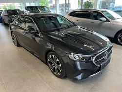 Grau Gebraucht 2024 Mercedes E220 Advanced Limousine | 49.900 € (Superpreis)