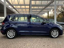 Blau Gebraucht 2018 VW Golf VII Highline Kleinwagen | 13.950 € (Superpreis)