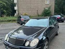 Schwarz Gebraucht 2005 Mercedes E320 Avantgarde Limousine | 2.300 €