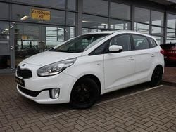 Weiß Gebraucht 2015 Kia Carens Edition 7 Van / Kleinbus | 7.997 € (Fairer Preis)