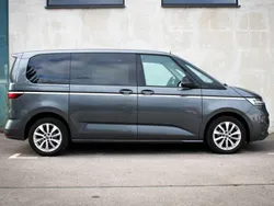 Grau Gebraucht 2022 VW T7 Style Van | 47.000 € (Superpreis)