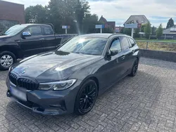 Grau Gebraucht 2019 BMW 320 Sport Line Kombi | 27.000 € (Teuer)