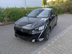 Schwarz Gebraucht 2020 Peugeot e-208 GT Kleinwagen | 17.500 € (Etwas zu teuer)