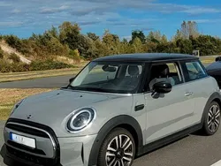 Grau Gebraucht 2021 Mini Cooper Classic Kleinwagen | 19.999 € (Guter Preis)