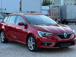 Rot Gebraucht 2017 Renault Mégane IV Intens Limousine | 8.900 € (Guter Preis)