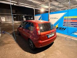 Orange Gebraucht 2007 Ford Fiesta Limousine | 2.300 € (Etwas zu teuer)