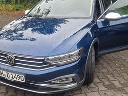 Blau Gebraucht 2021 VW Passat Alltrack Kombi | 21.800 € (Fairer Preis)
