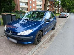 Blau Gebraucht 2004 Peugeot 206 Kleinwagen | 1.550 € (Etwas zu teuer)