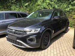 Schwarz deep black perleffekt Gebraucht 2024 VW T-Roc R SUV | 25.740 € (Superpreis)