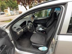 Grau Gebraucht 2009 Opel Astra Kombi | 2.800 € (Teuer)