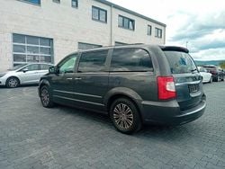 Grau Gebraucht 2015 Lancia Voyager S Van / Kleinbus | 8.790 € (Guter Preis)